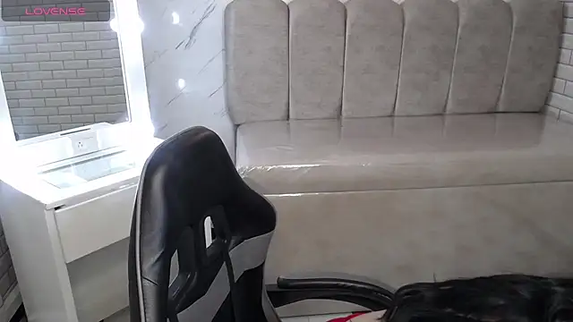 Snapshot of Isabella_Collen_v chatting on 03/03/26, 01:07 Isabella Collen v online show from 03/03/26, 01:07