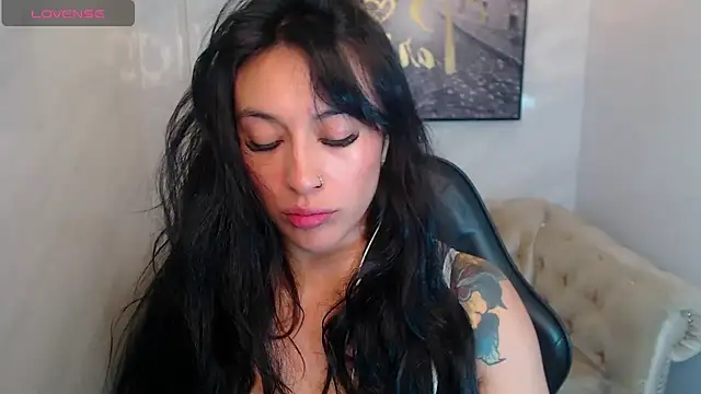 Snapshot of Isabella_Collen_v chatting on 06/16/26, 01:11 Isabella Collen v online show from 06/16/26, 01:11