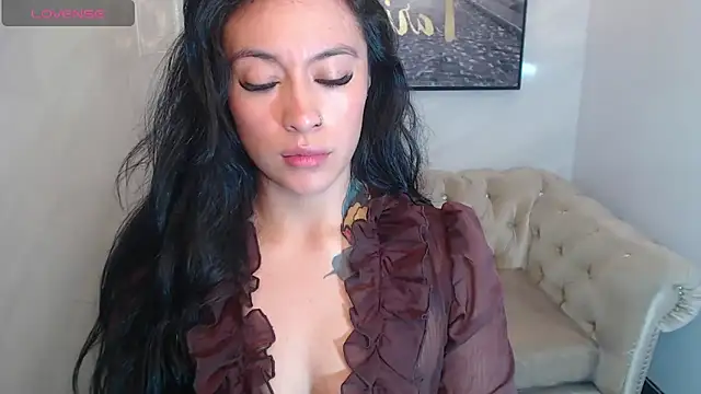 Snapshot of Isabella_Collen_v chatting on 06/13/26, 01:09 Isabella Collen v online show from 06/13/26, 01:09