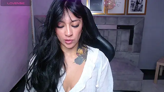 Snapshot of Isabella_Collen_v chatting on 09/11/25, 01:11 Isabella Collen v online show from 09/11/25, 01:11