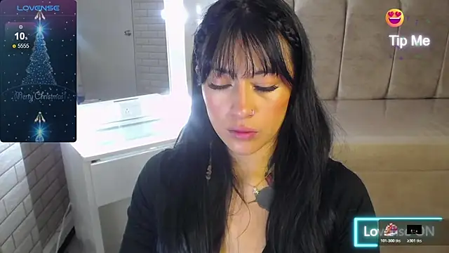 Snapshot of Isabella_Collen_v chatting on 12/22/25, 01:11 Isabella Collen v online show from 12/22/25, 01:11