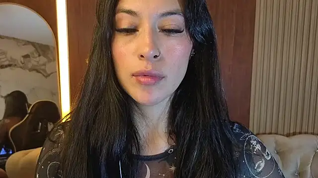 Snapshot of Isabella_Collen_v chatting on 07/09/26, 01:10 Isabella Collen v online show from 07/09/26, 01:10