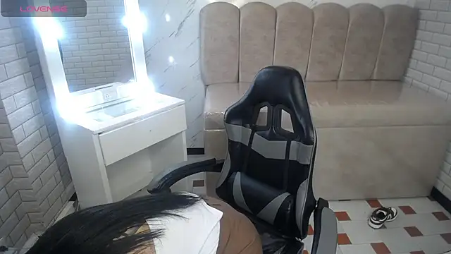 Snapshot of Isabella_Collen_v chatting on 02/25/26, 01:11 Isabella Collen v online show from 02/25/26, 01:11