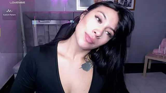 Snapshot of Isabella_Collen_v chatting on 10/08/25, 01:12 Isabella Collen v online show from 10/08/25, 01:12