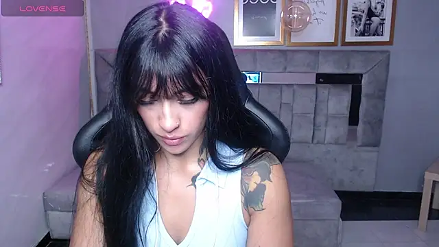 Snapshot of Isabella_Collen_v chatting on 09/10/25, 12:59 Isabella Collen v online show from 09/10/25, 12:59