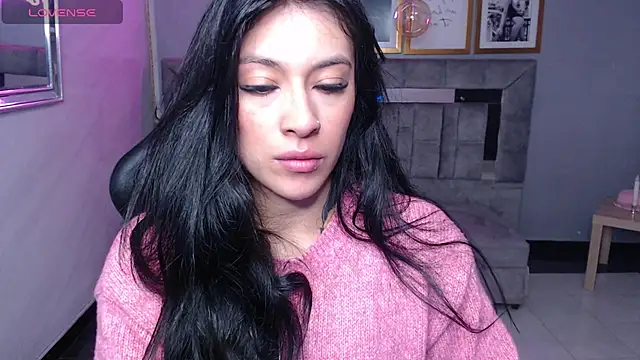 Snapshot of Isabella_Collen_v chatting on 11/17/25, 01:04 Isabella Collen v online show from 11/17/25, 01:04