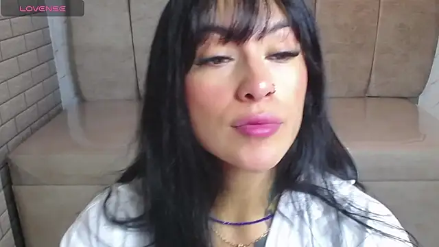 Snapshot of Isabella_Collen_v chatting on 11/23/25, 01:10 Isabella Collen v online show from 11/23/25, 01:10