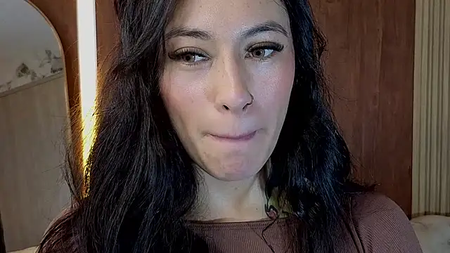 Snapshot of Isabella_Collen_v chatting on 07/16/26, 01:08 Isabella Collen v online show from 07/16/26, 01:08