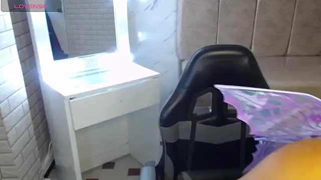 Snapshot of Isabella_Collen_v chatting on 01/14/26, 01:15 Isabella Collen v online show from 01/14/26, 01:15