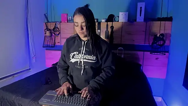 ChloeAllennn online show from 04/13/26, 01:59