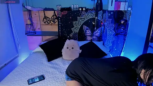 ChloeAllennn online show from 04/28/26, 03:16