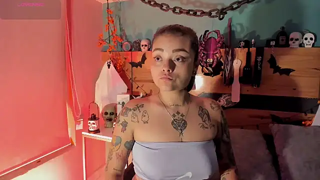 ChloeAllennn online show from 10/28/25, 11:53