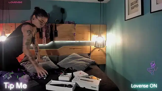 ChloeAllennn online show from 11/05/25, 11:57