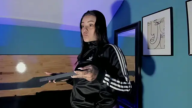 ChloeAllennn online show from 05/12/26, 12:00