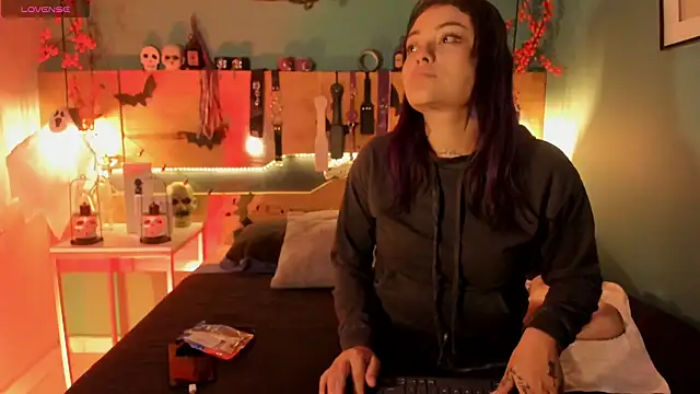 ChloeAllennn online show from 11/01/25, 12:10