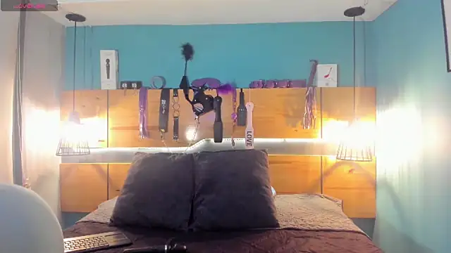 ChloeAllennn online show from 11/13/25, 12:09