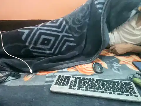 Snapshot of rahulkajuuu0909 chatting on 11/26/25, 06:13 rahulkajuuu0909 online show from 11/26/25, 06:13