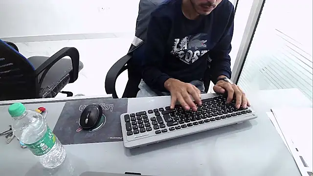 Snapshot of rahulkajuuu0909 chatting on 11/28/25, 09:09 rahulkajuuu0909 online show from 11/28/25, 09:09