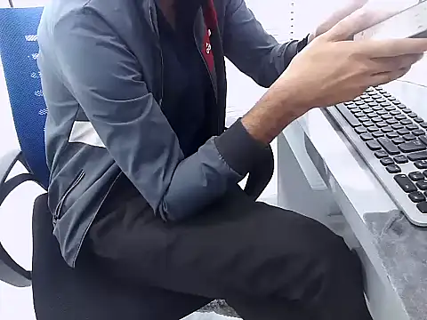 Snapshot of rahulkajuuu0909 chatting on 12/16/25, 09:35 rahulkajuuu0909 online show from 12/16/25, 09:35