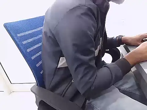 Snapshot of rahulkajuuu0909 chatting on 12/18/25, 06:07 rahulkajuuu0909 online show from 12/18/25, 06:07