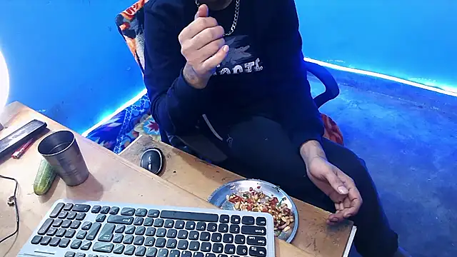 Snapshot of rahulkajuuu0909 chatting on 12/17/25, 03:50 rahulkajuuu0909 online show from 12/17/25, 03:50