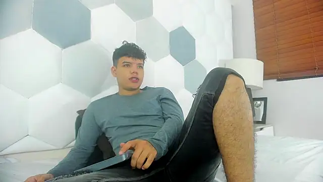 Snapshot of Axel_Forte chatting on 04/22/26, 02:02 Axel Forte online show from 04/22/26, 02:02