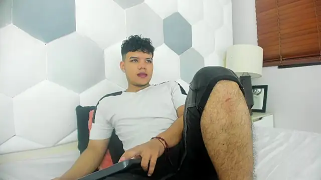 Snapshot of Axel_Forte chatting on 04/18/26, 01:46 Axel Forte online show from 04/18/26, 01:46