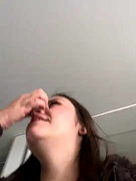 Snapshot of Luna_kitty chatting on 11/28/25, 05:57 Luna kitty online show from 11/28/25, 05:57