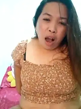 Snapshot of Sweet_fatty18 chatting on 11/21/25, 02:32 Sweet fatty18 online show from 11/21/25, 02:32