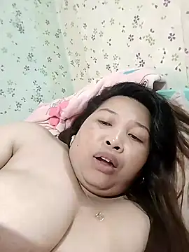 Snapshot of Sweet_fatty18 chatting on 02/17/25, 04:09 Sweet fatty18 online show from 02/17/25, 04:09