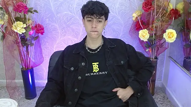 Snapshot of star_boyxx chatting on 10/11/25, 02:40 star boyxx online show from 10/11/25, 02:40