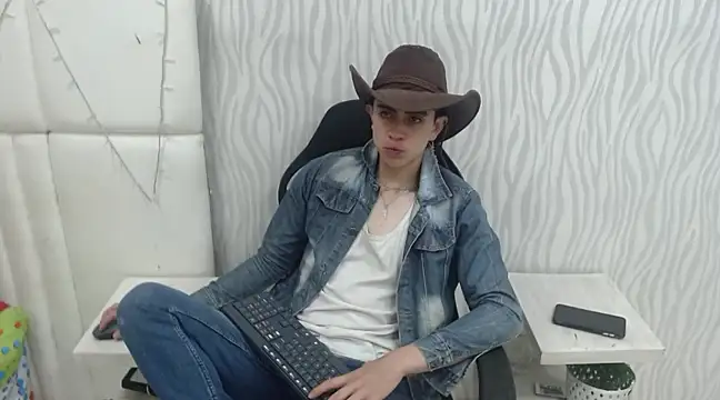 Snapshot of star_boyxx chatting on 03/01/25, 01:40 star boyxx online show from 03/01/25, 01:40