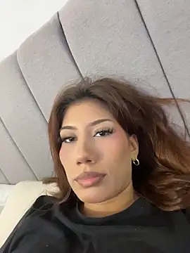 Snapshot of zarahCute chatting on 06/20/26, 10:37 zarahCute online show from 06/20/26, 10:37
