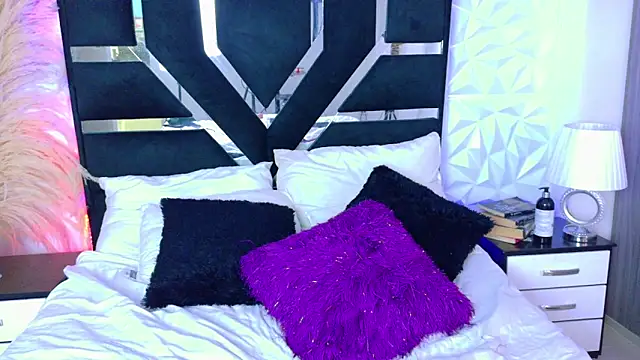 Snapshot of zarahCute chatting on 03/03/25, 02:44 zarahCute online show from 03/03/25, 02:44