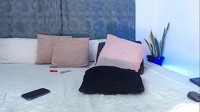 Lauryn lee online show from 04/14/26, 01:21