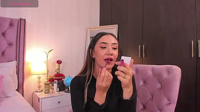 natashaleightt online show from 11/14/25, 11:30