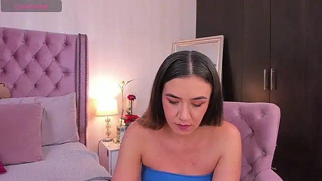 natashaleightt online show from 11/11/25, 11:53