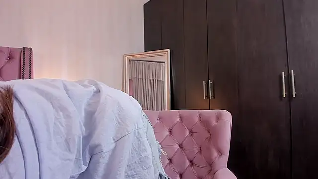 natashaleightt online show from 04/10/26, 02:29