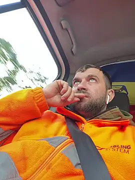 Snapshot of daniel21p chatting on 02/25/25, 04:25 daniel21p online show from 02/25/25, 04:25