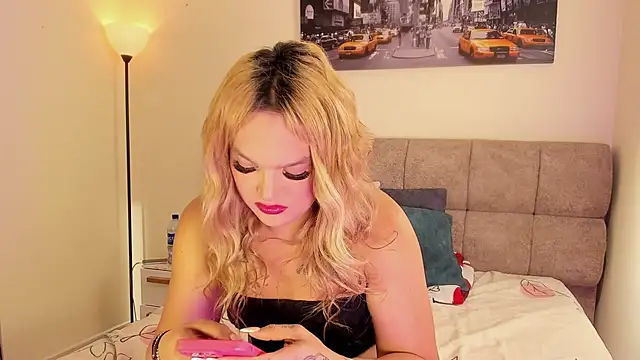 Snapshot of ScarletThompsonx chatting on 10/05/25, 01:40 ScarletThompsonx online show from 10/05/25, 01:40