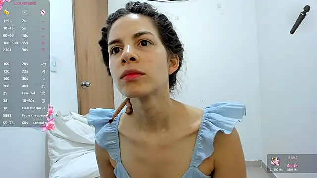 Snapshot of jessyegoldenn chatting on 04/22/26, 04:25 jessyegoldenn online show from 04/22/26, 04:25