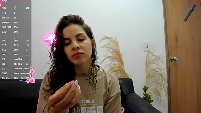 Snapshot of jessyegoldenn chatting on 06/11/26, 03:09 jessyegoldenn online show from 06/11/26, 03:09