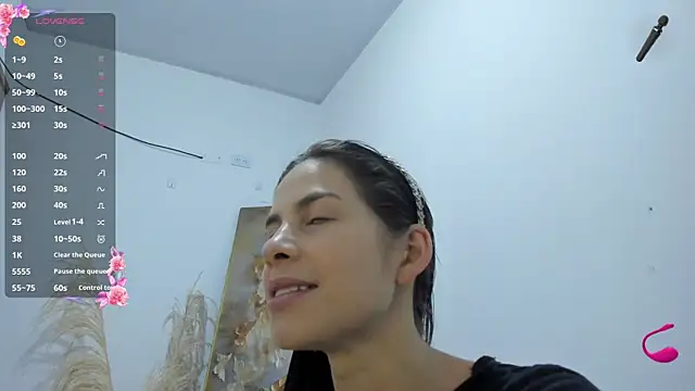 Snapshot of jessyegoldenn chatting on 10/31/25, 04:25 jessyegoldenn online show from 10/31/25, 04:25