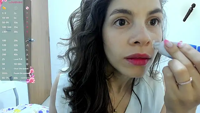 Snapshot of jessyegoldenn chatting on 04/12/26, 11:08 jessyegoldenn online show from 04/12/26, 11:08