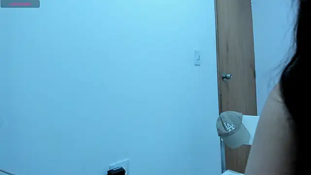 Snapshot of jessyegoldenn chatting on 11/19/25, 08:31 jessyegoldenn online show from 11/19/25, 08:31