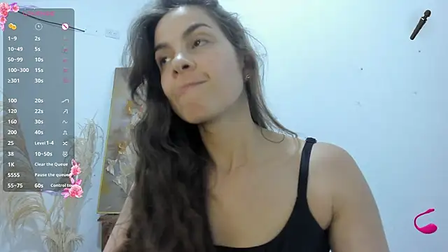 Snapshot of jessyegoldenn chatting on 10/27/25, 10:44 jessyegoldenn online show from 10/27/25, 10:44