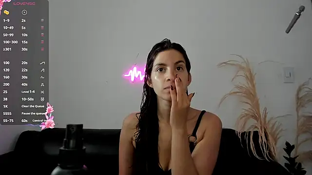 Snapshot of jessyegoldenn chatting on 05/25/26, 04:38 jessyegoldenn online show from 05/25/26, 04:38