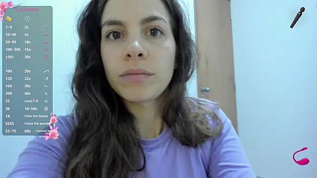 Snapshot of jessyegoldenn chatting on 11/15/25, 12:47 jessyegoldenn online show from 11/15/25, 12:47