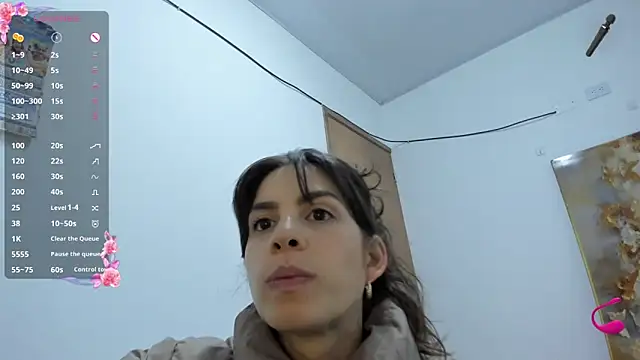 Snapshot of jessyegoldenn chatting on 11/29/25, 11:49 jessyegoldenn online show from 11/29/25, 11:49