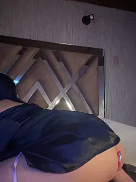 MichelleDiaz Pink online show from 11/14/25, 03:32